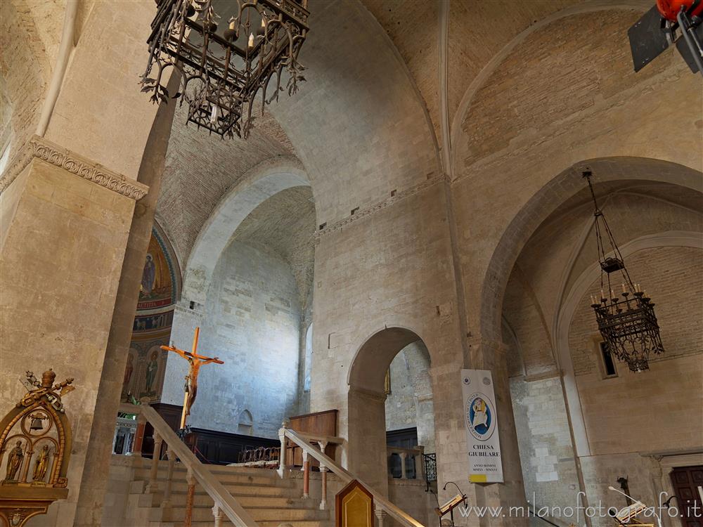 Osimo (Ancona) - Dettaglio degli interni della Concattedrale di Osimo